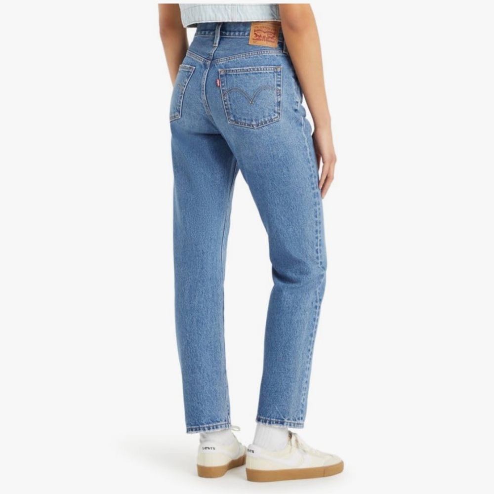 NWT Levi's Classic 501 Blue Jeans with Patch Detail 28x30 - Picture 3 of 10